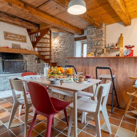 Maison De Village Au Coeur Des Remparts Sainte-Eulalie-de-Cernon Exteriér fotografie